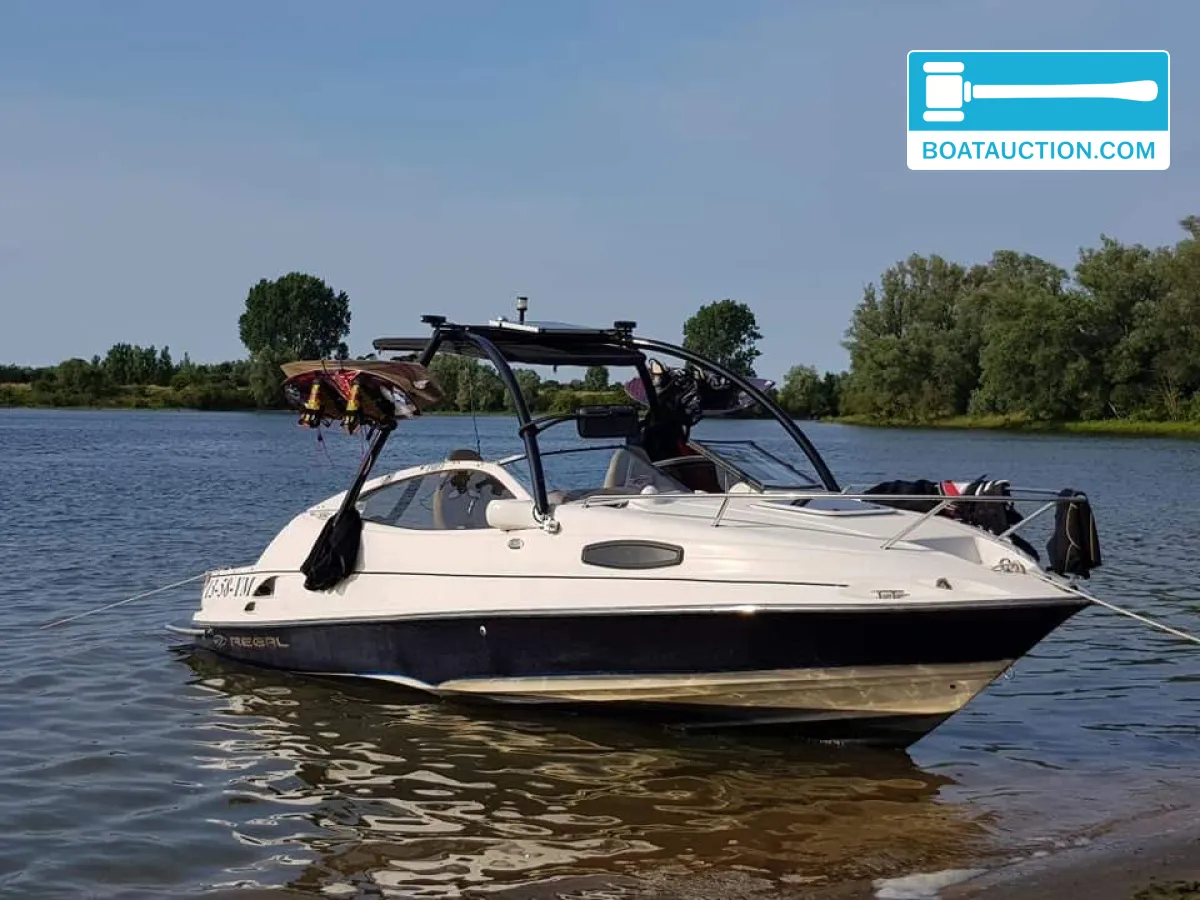 foto: 24 Regal 2150