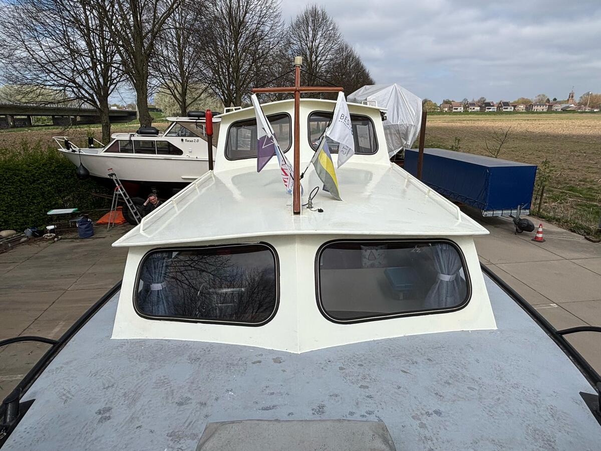 foto: 52 Curtevenne 750