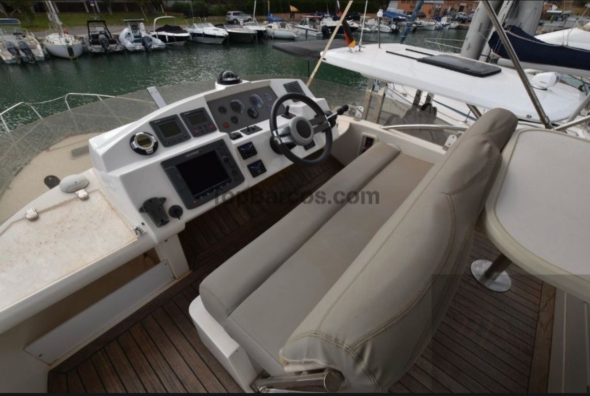 foto: 30 Sealine Sealine F34 Flybridge