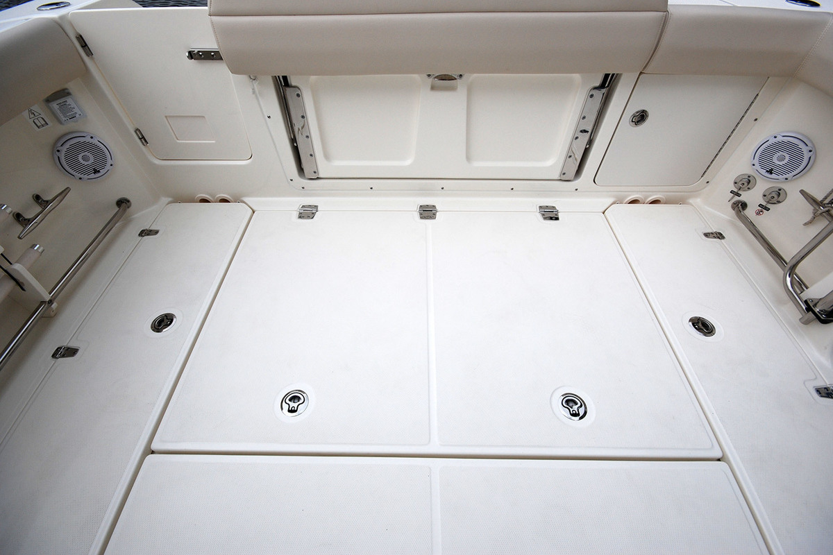 foto: 75 Boston Whaler 330 Outrage