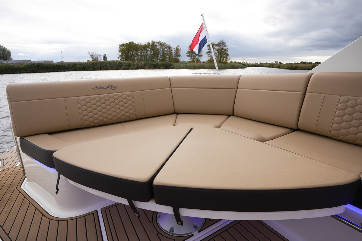 foto: 80 Sea Ray Sundancer 320