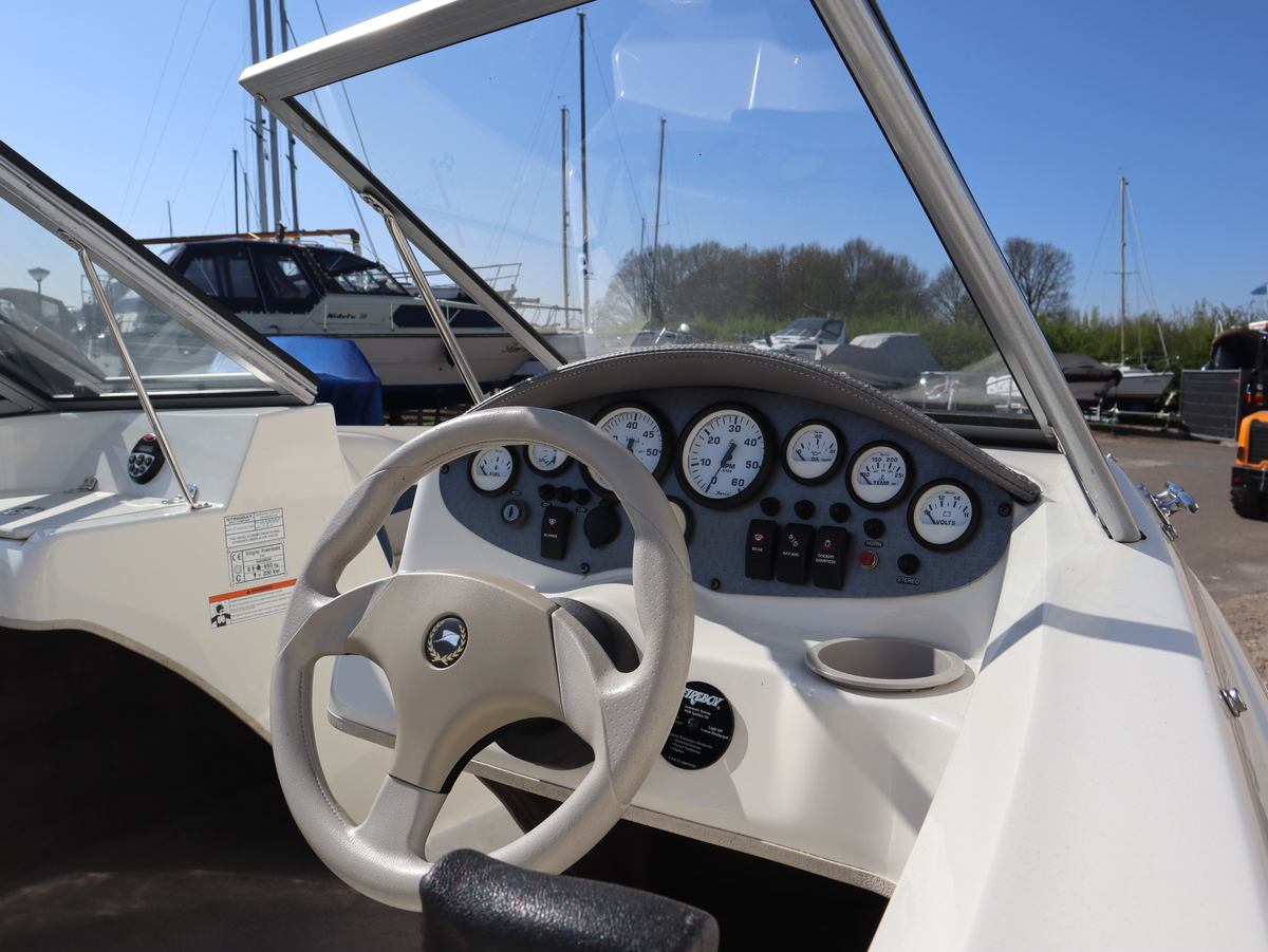 foto: 38 Stingray 195RX