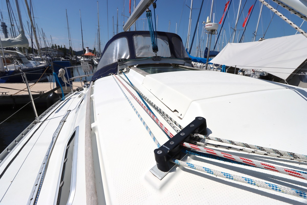 foto: 47 Beneteau Oceanis 300