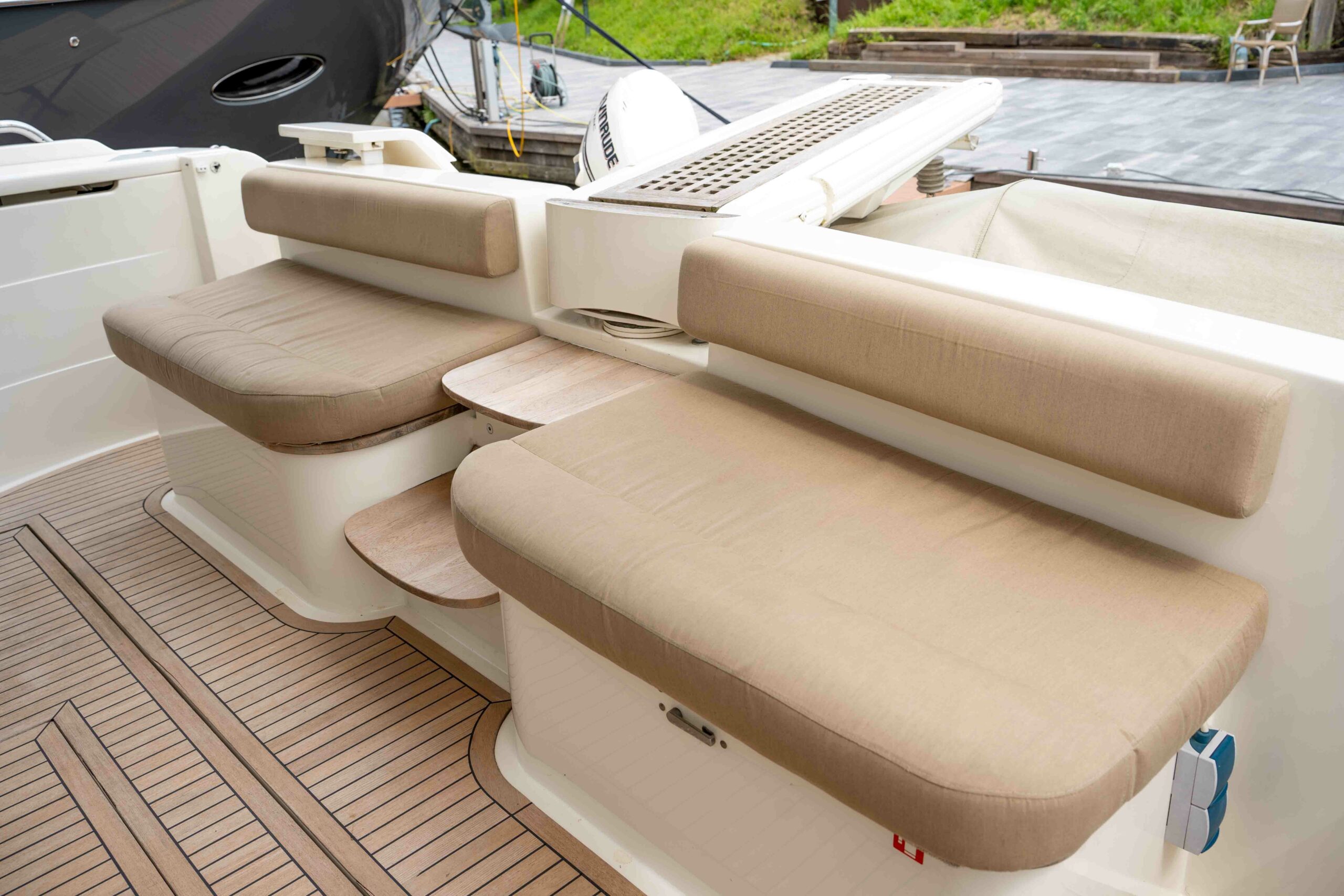 foto: 34 Ferretti Yachts 550