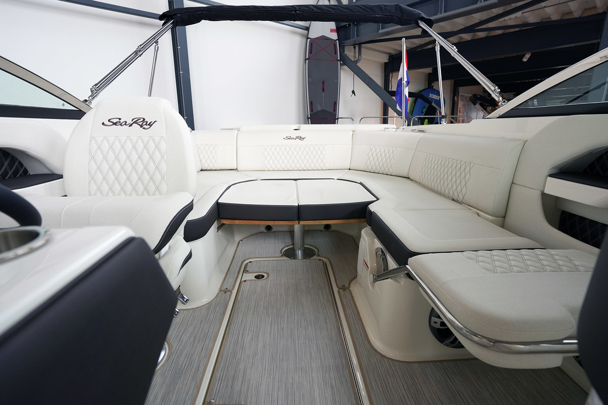 foto: 113 Sea Ray SLX 250