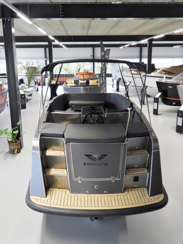 foto: 26 Luxury Alu Tender 65