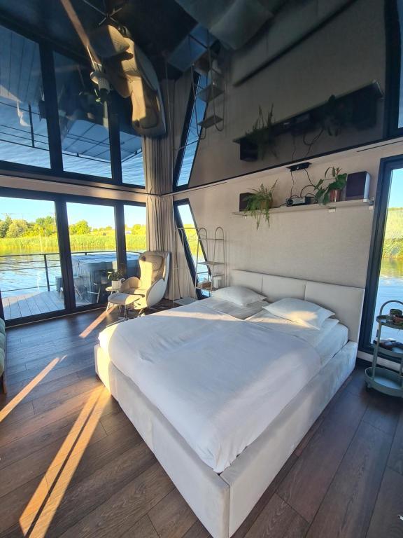 foto: 15 Solstar Houseboat Basic 11-4,2