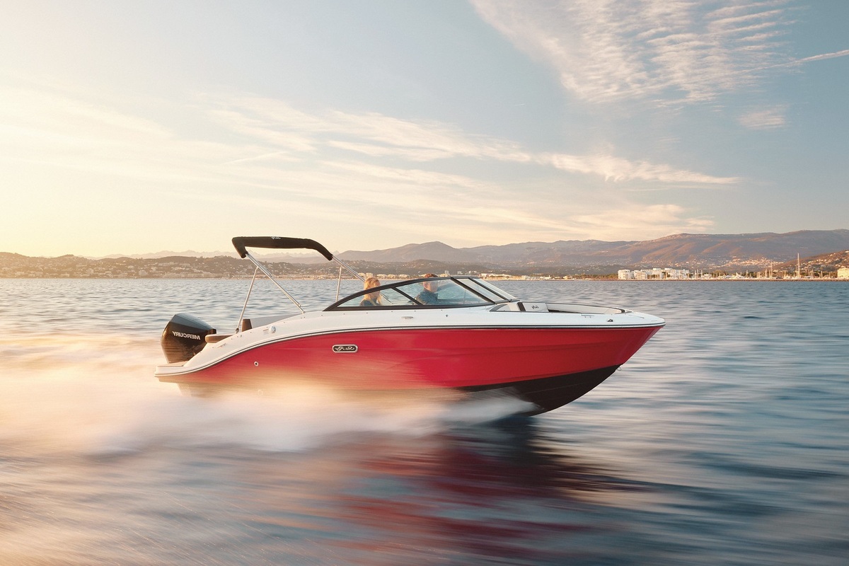 hoofdfoto: 1 Sea Ray SPX 210 Outboard