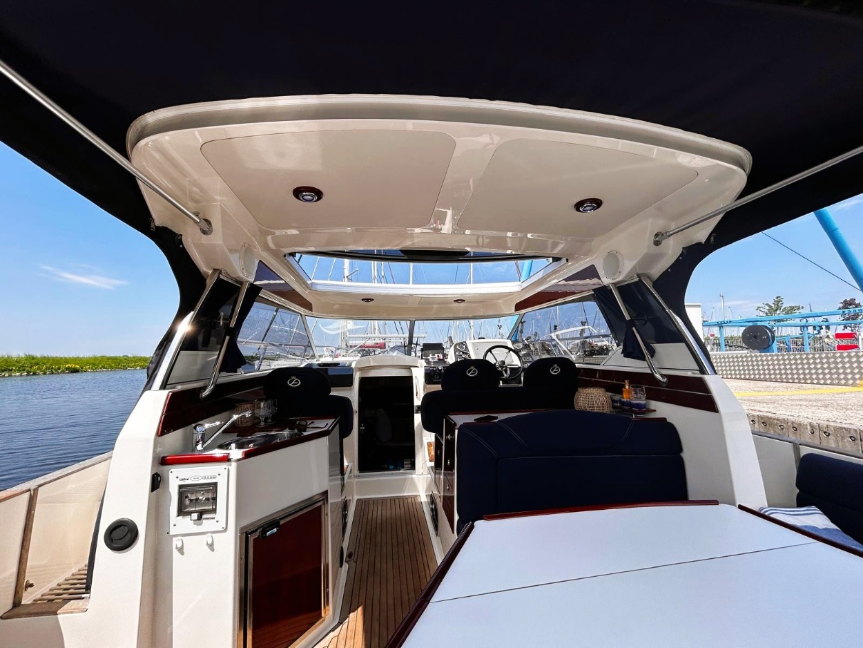 foto: 21 Aquador 33 HT