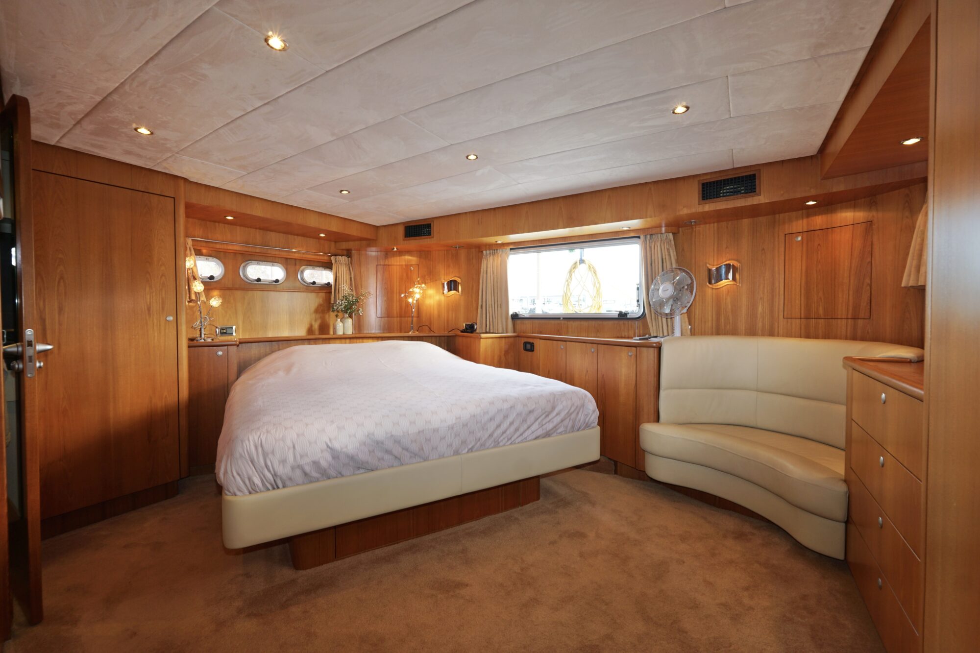 foto: 104 Van den Hoven Van den Hoven Exclusive 18.00 VS