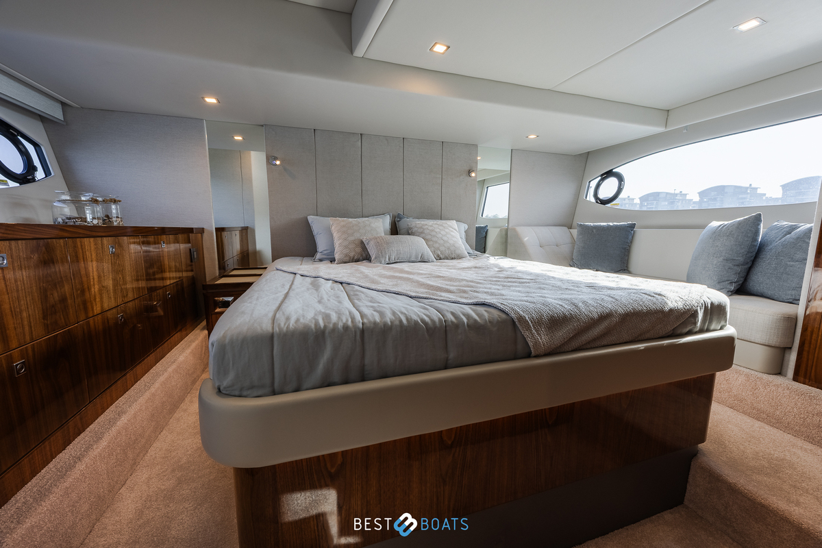 foto: 78 Riviera 4600 SPORT YACHT-PLATINUM EDITION