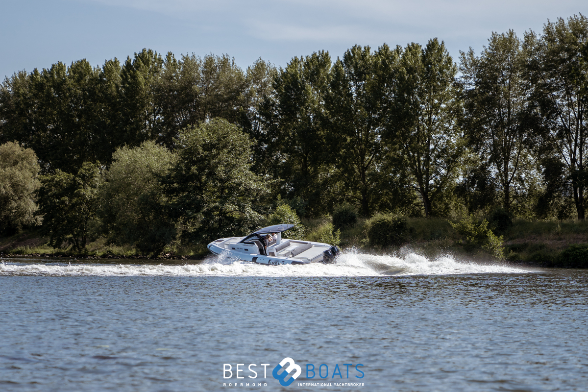 foto: 29 Pirelli 35 Outboard