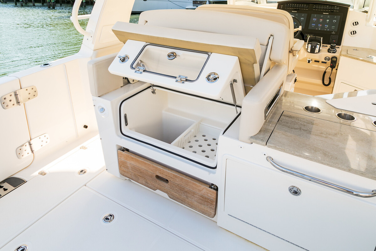 foto: 61 Boston Whaler 350 Realm