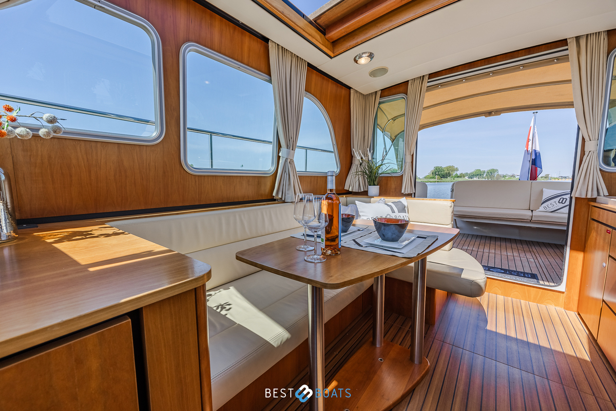 foto: 34 Linssen Grand Sturdy 29.9 Sedan 