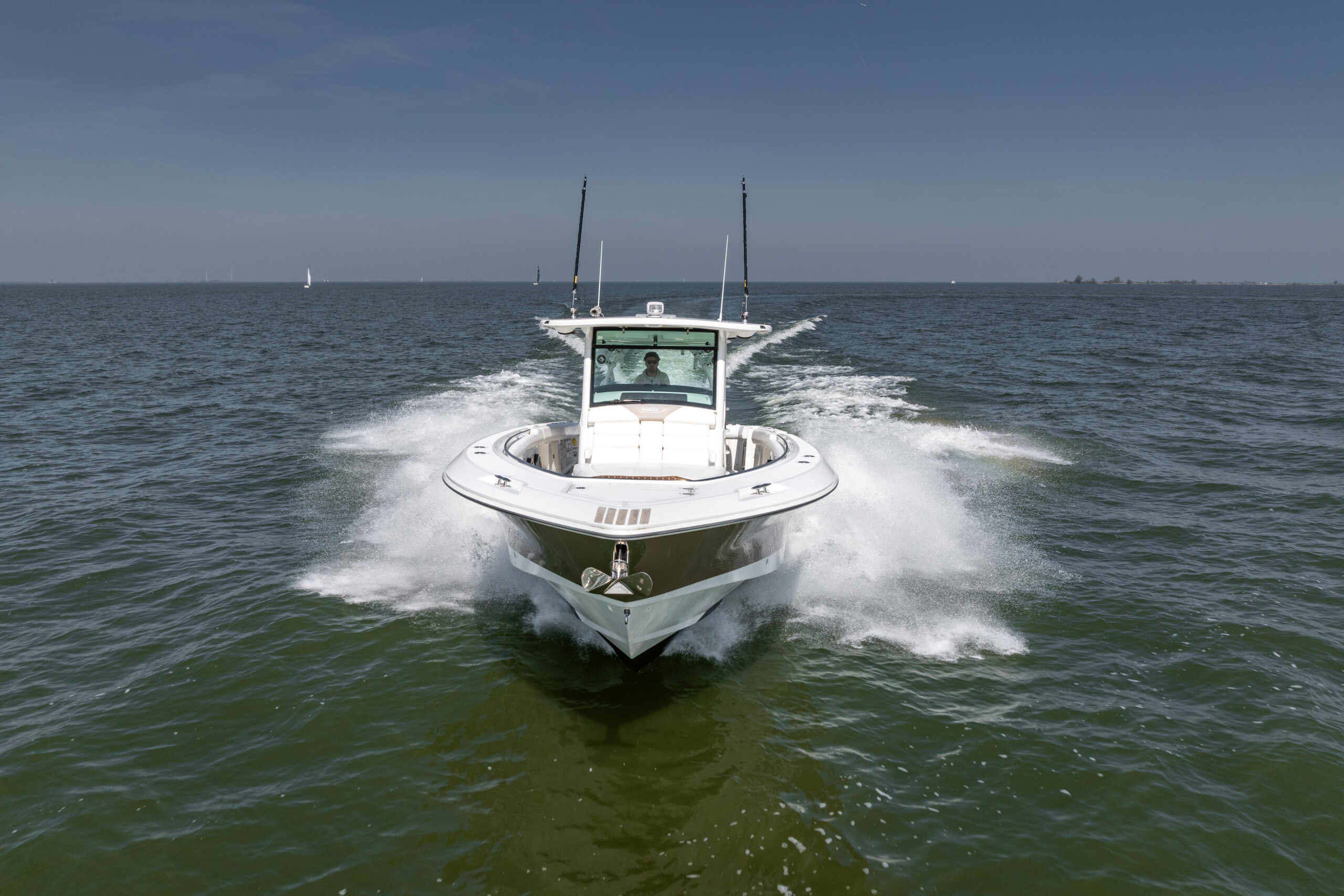 foto: 129 Boston Whaler 370 Outrage