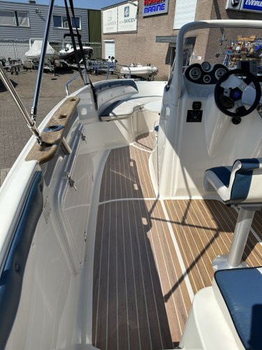 foto: 20 Quicksilver Commander 600