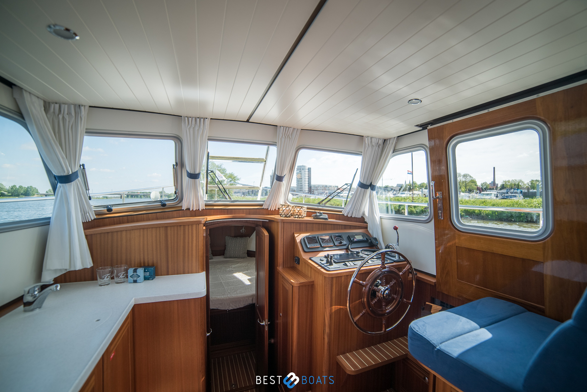 foto: 21 Linssen  Classic Sturdy 36 Sedan Deck Bridge