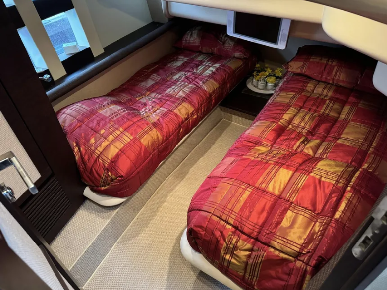 foto: 16 Azimut 43S Okometa