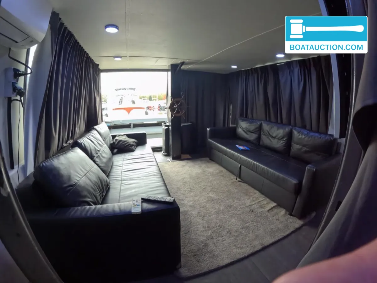 foto: 10 Loosdrecht Houseboat