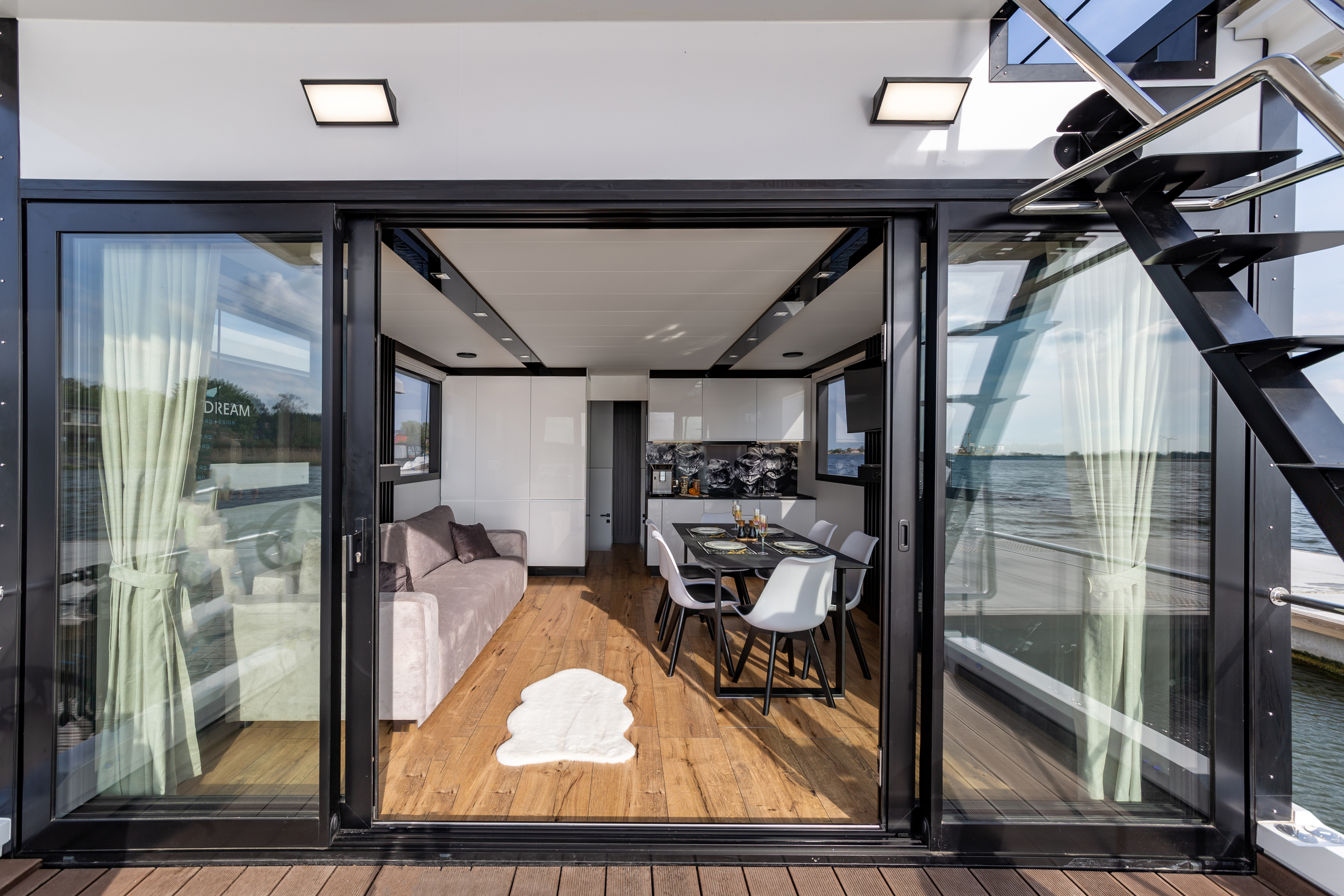 foto: 37 Nomadream Cat-House 1200 Double Decker Houseboat