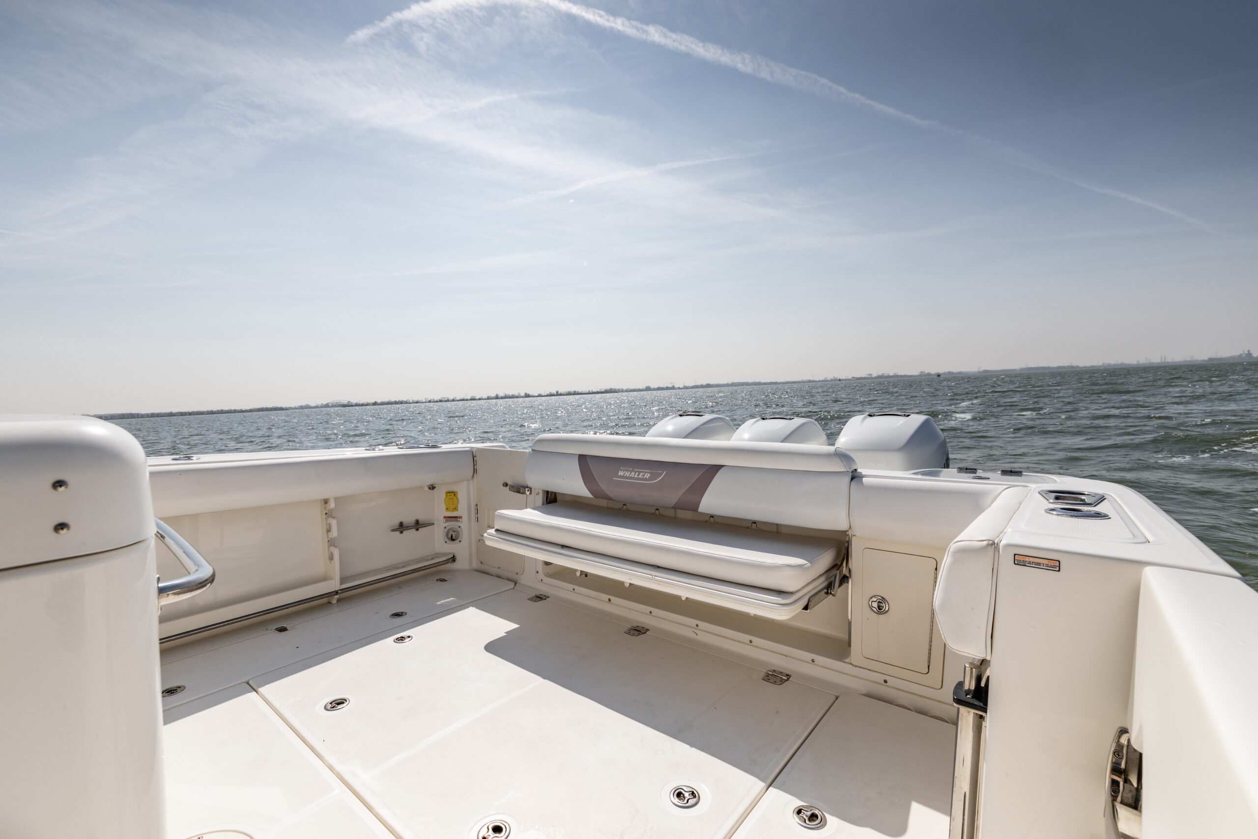 foto: 131 Boston Whaler 370 Outrage