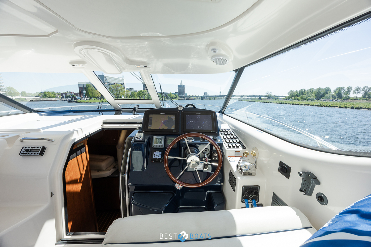 foto: 54 Tiara 4300 Sovran