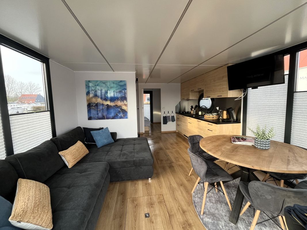 Per Direct Campi 400 Houseboat (special Design)