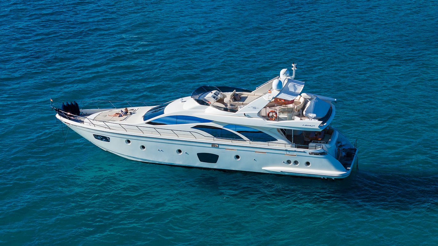 Azimut 75 Flybridge, first launched 2013, fin stabilized foto: 6