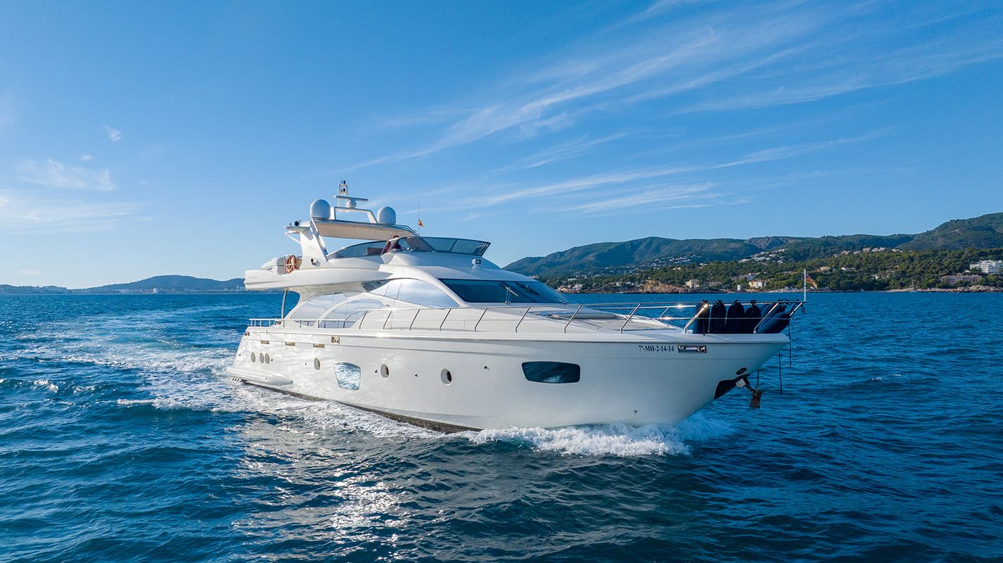 Azimut 75 Flybridge, first launched 2013, fin stabilized foto: 20